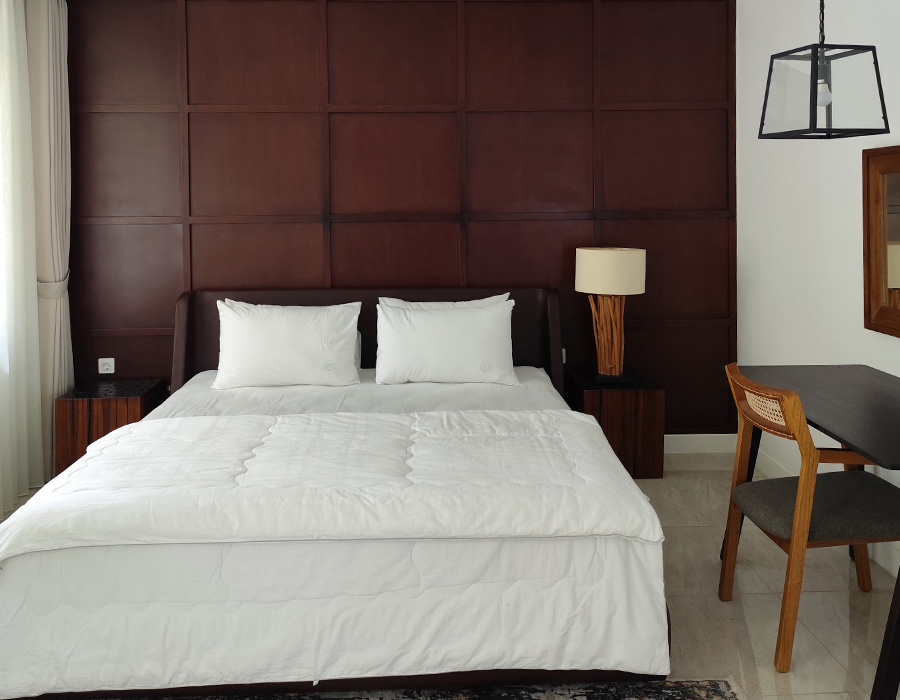 Sunyaragi Queen Bed